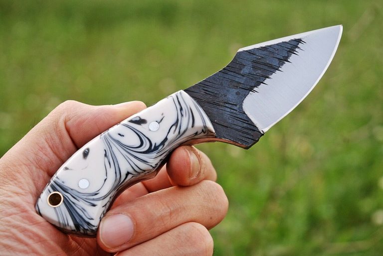 A Crafted Edge: Handmade Damascus Kitchen Knife Set That Feels Bespoke A Crafted Edge: Handmade Damascus Kitchen Knife Set That Feels Bespoke