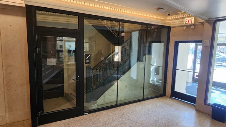 Reliable aluminum door repair tips for chicago homeowners