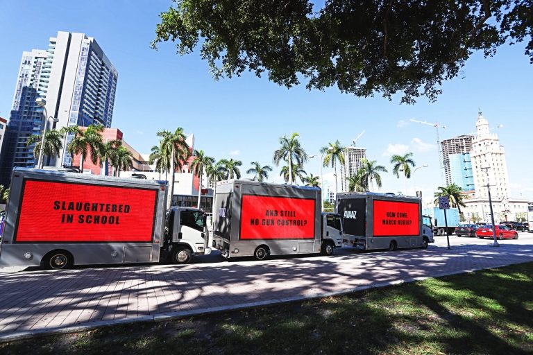 Eye catching routes for a mobile billboard impact