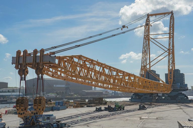 Choosing a crane rental company: practical guide to costs