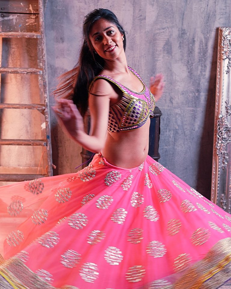Enchanting Bollywood performers for weddings in London Enchanting Bollywood performers for weddings in London