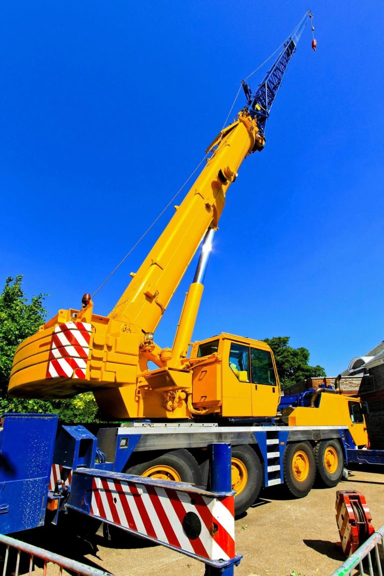 Comprehensive Scissor Lift Safety Training for California Professionals