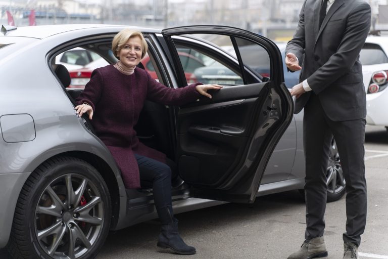 Reliable transport solutions for business travel in Montreal