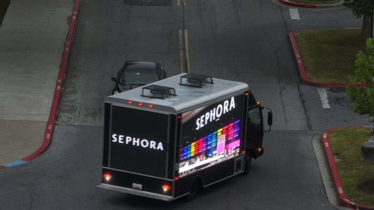 Practical guide to renting a mobile advertising unit